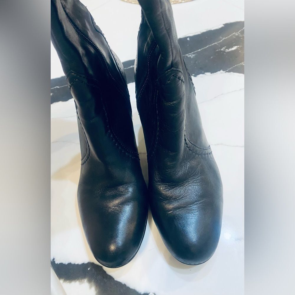 Gianni Bini Elegant Black Heeled Boots - Picture 2 of 4